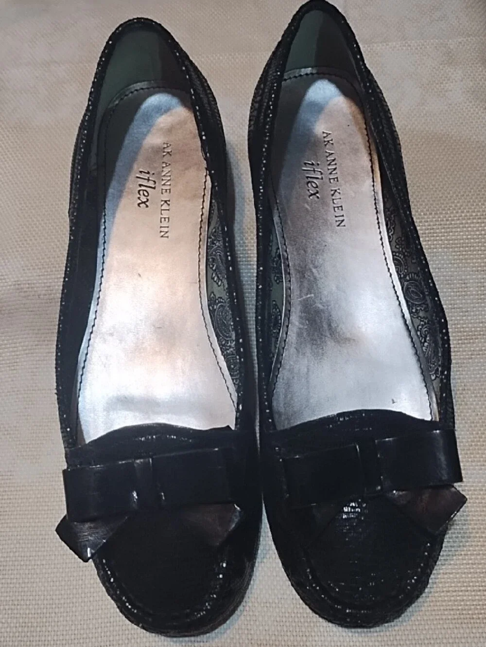 Anne Klein Black Patent Bow Flats Very Nice Leather 9M.